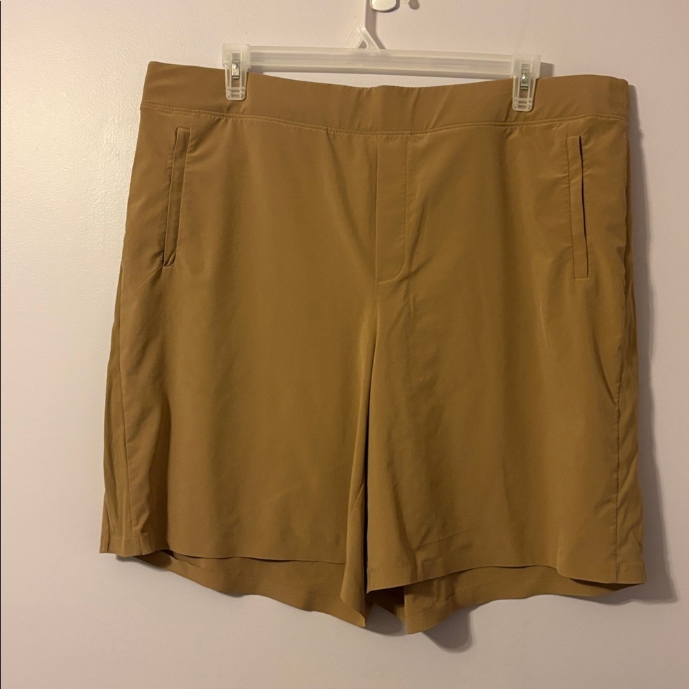 Athleta Tan Brown Athletic Shorts size 22 Zipper Pockets